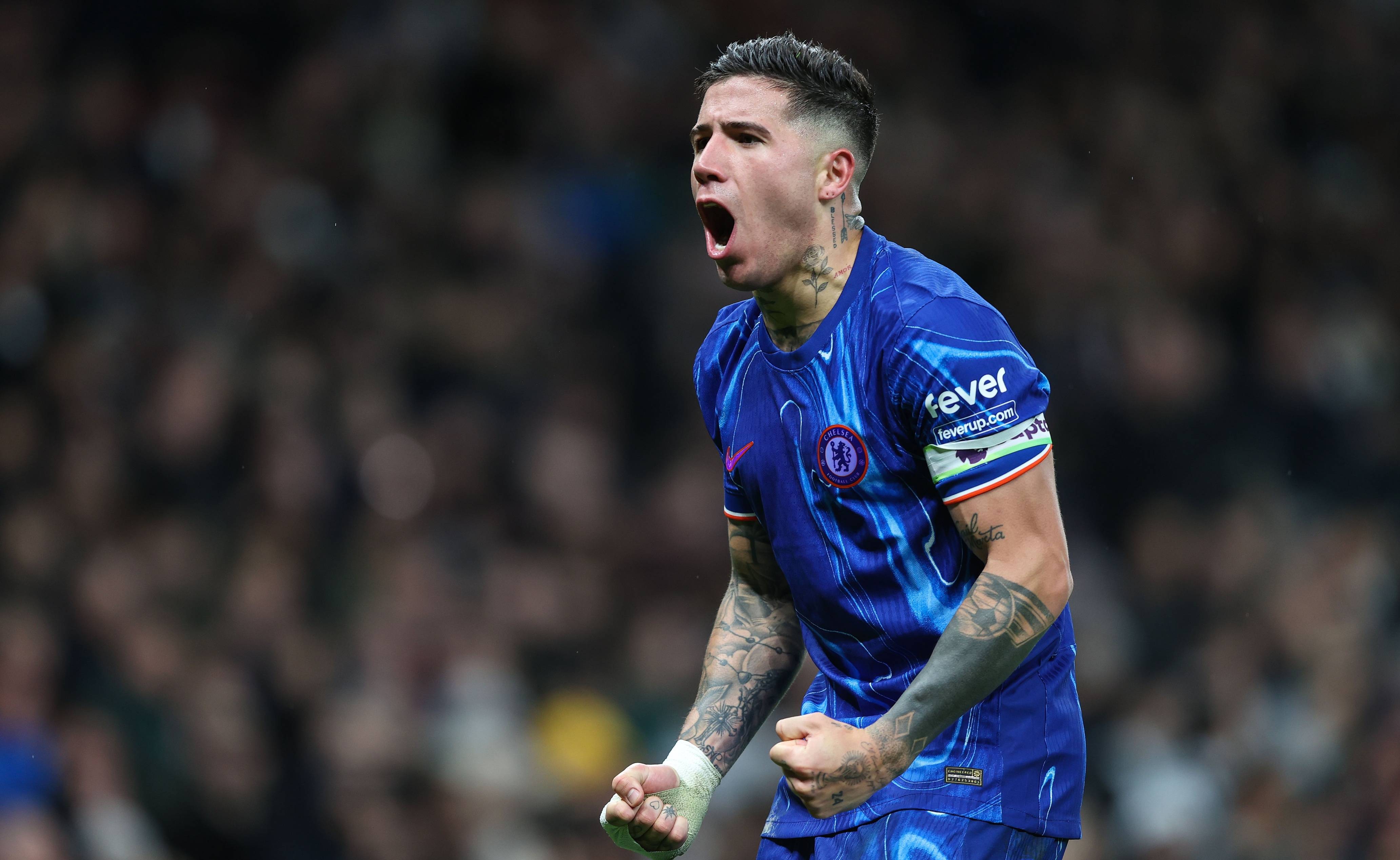 场上比分屡 场上比分屡